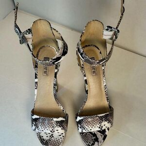 IDIFU Women's Size 9 Platform shoes Black/Silver/White 5" Heel